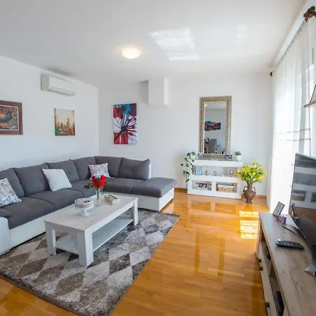 Orca Centar And Free Garage Parking Mostar