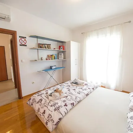 Orca Centar And Free Garage Parking Apartment Mostar
