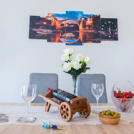 Orca Centar And Free Garage Parking Apartment Mostar